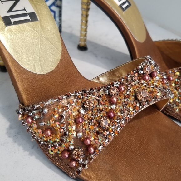 👠 VINTAGE HEELED SANDALS - Picture 4 of 10
